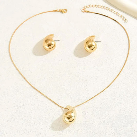 Minimalist Gold Pendant Necklace and Earring Set